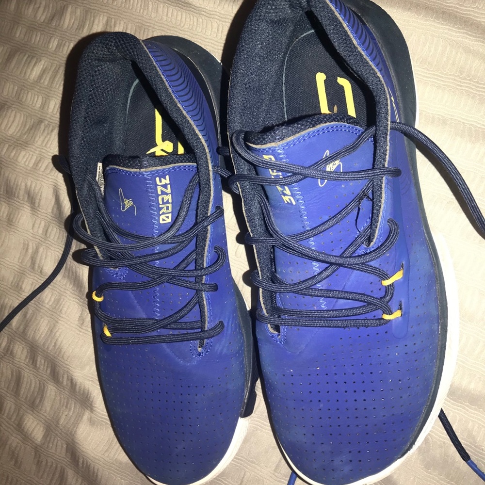 Basketball shoes